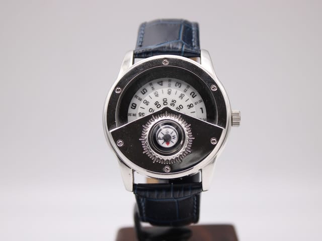 Avon Dual Display Compass photo 1