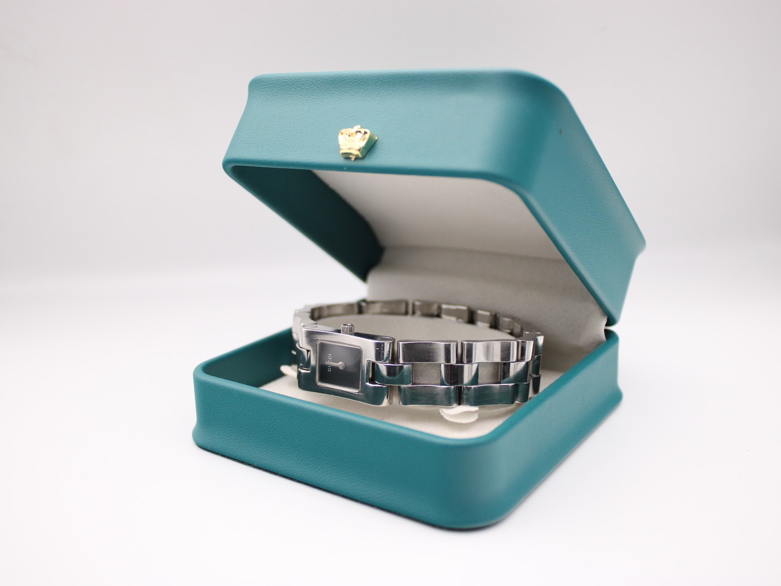 The Gucci 2300L watch presented inside a non-original teal presentation box.